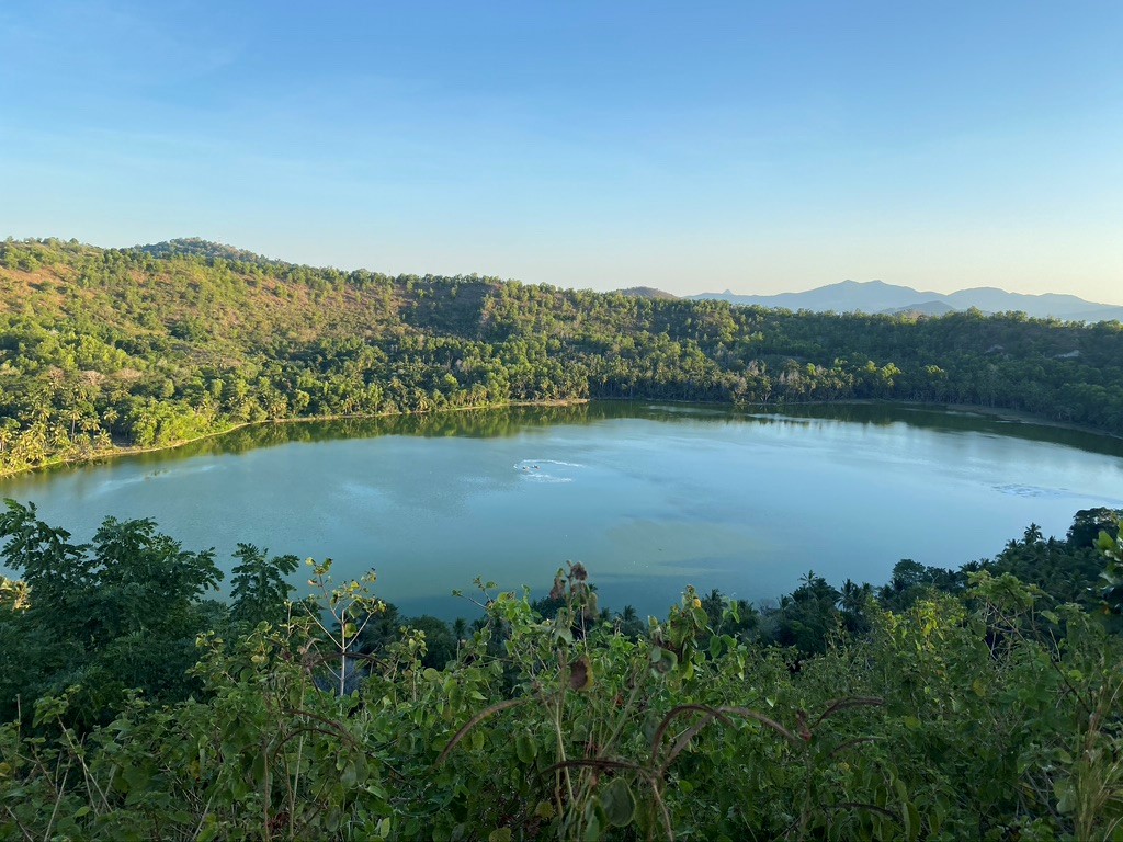 Le Lac Dziani Dzaha : Un Laboratoire Naturaliste pour un Monde Perdu