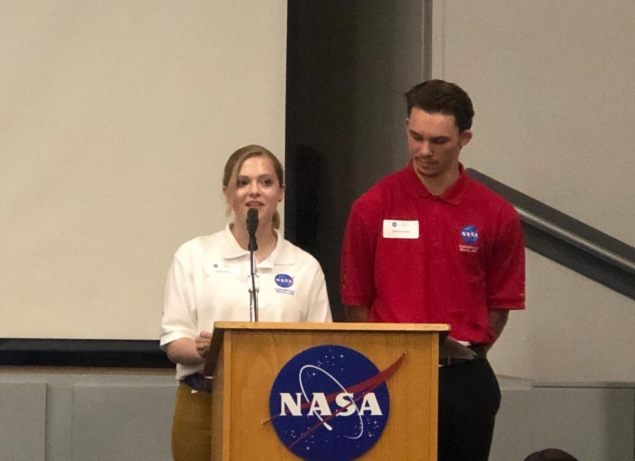 Les boursiers aérospatiaux propulsent les futurs leaders STEM