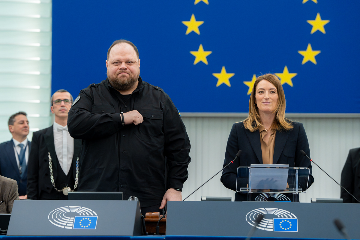 Guerre en Ukraine : Zelensky appelle à la force pour atteindre la paix