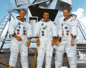Apollo 13 et 14 : Préparatifs et Tournée Mondiale pour Apollo 12