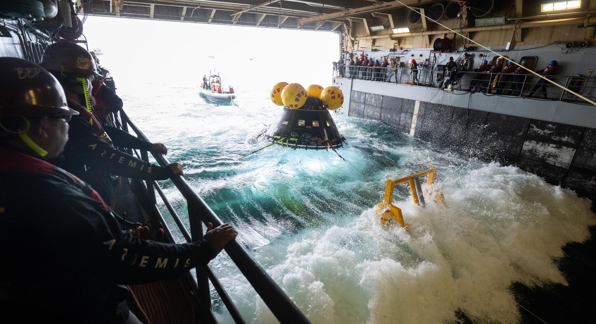 NASA Trains for Orion Water Recovery Ahead of Artemis II Launch