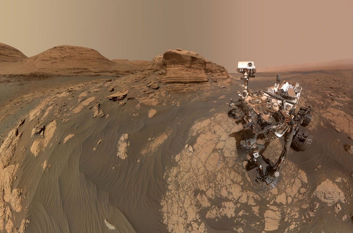 Curiosity Blog, Sols 4616-4617: Standing Tall on the Ridge
