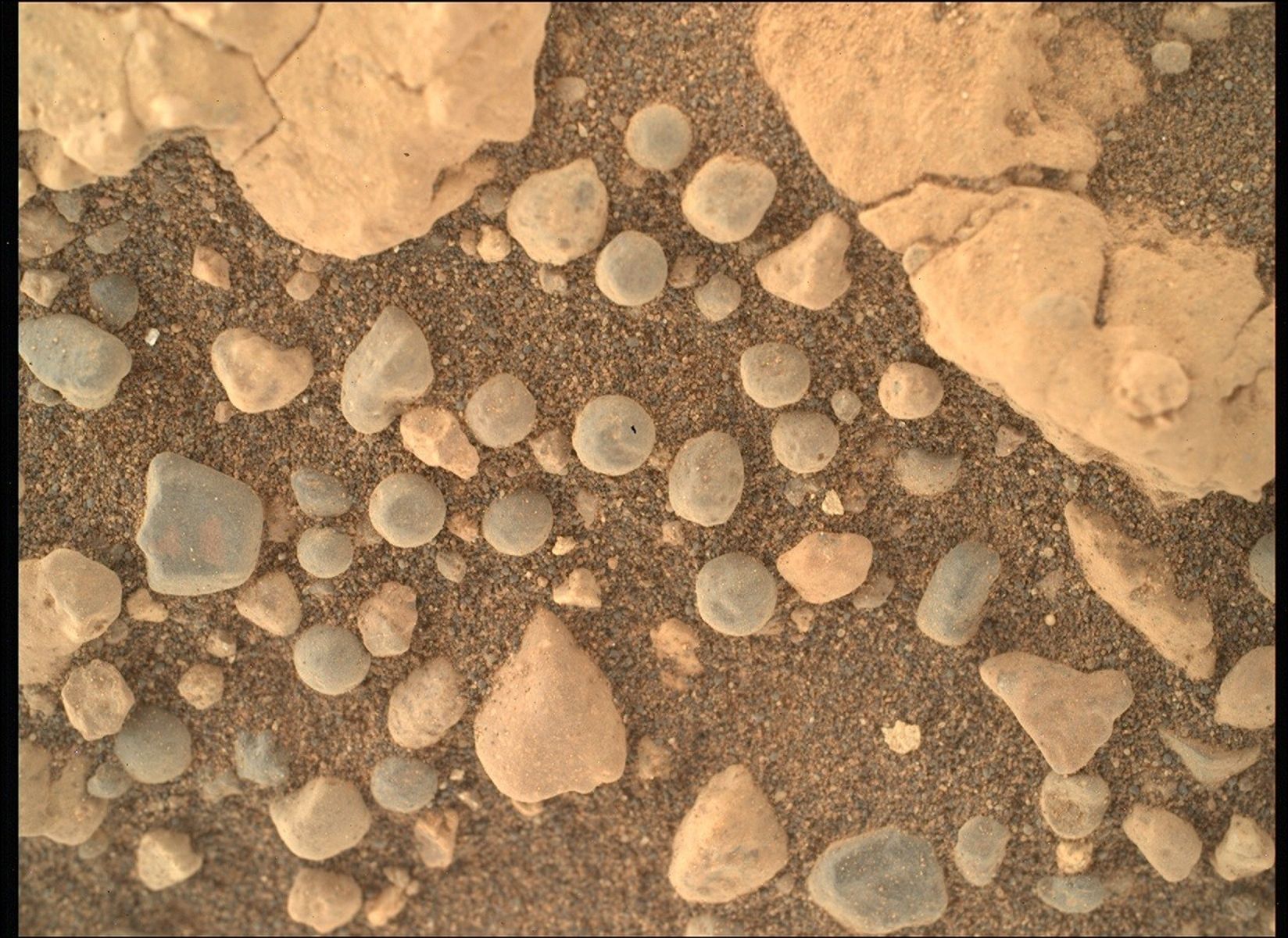 Curiosity Blog, Sols 4618-4619: The Boxwork Structures Continue to Call to Us