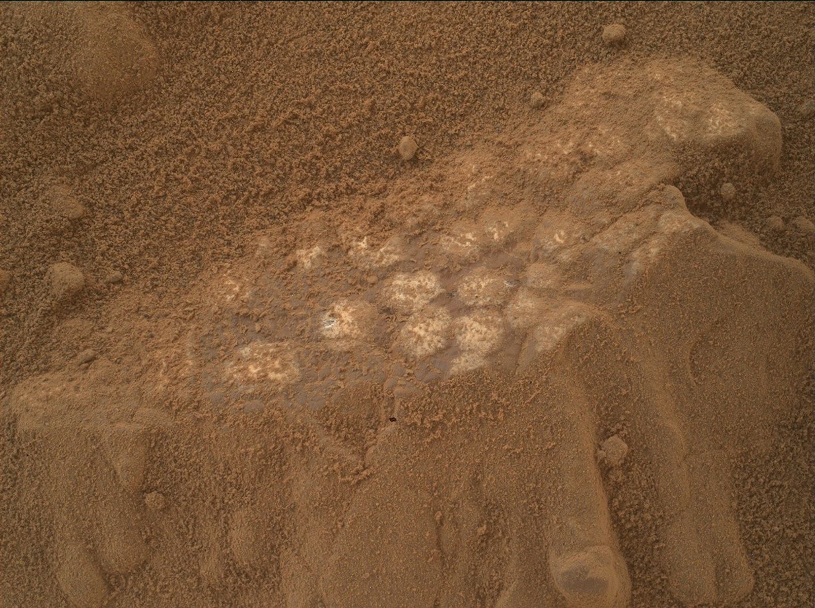 Curiosity Blog, Sols 4627-4628: A Ridge Stop in the Boxworks