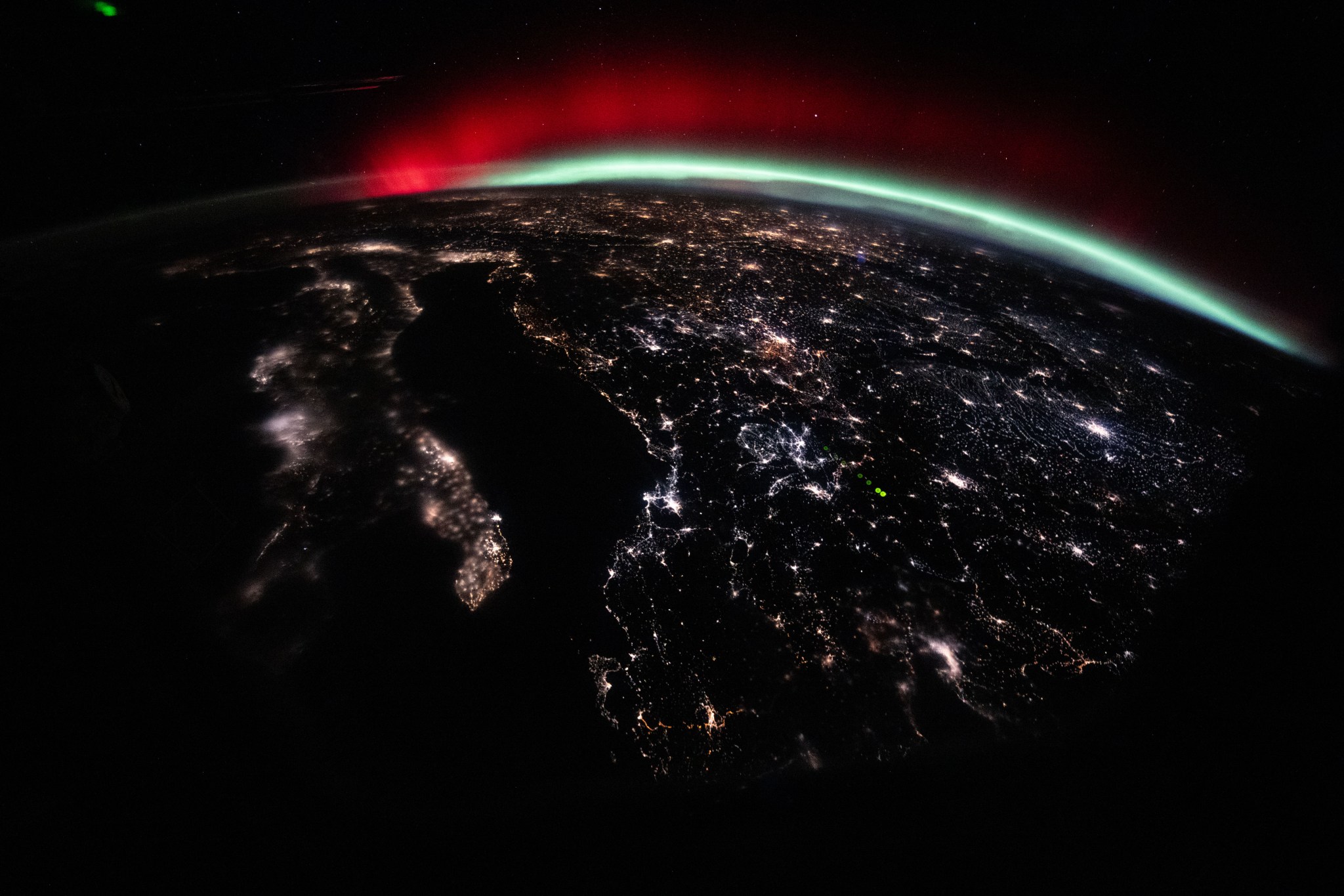 RÉVÉLATION CHOC : Le Ciel d'Europe S'embrase en 2026 – Ce que l'ISS nous Révèle Vraiment !
