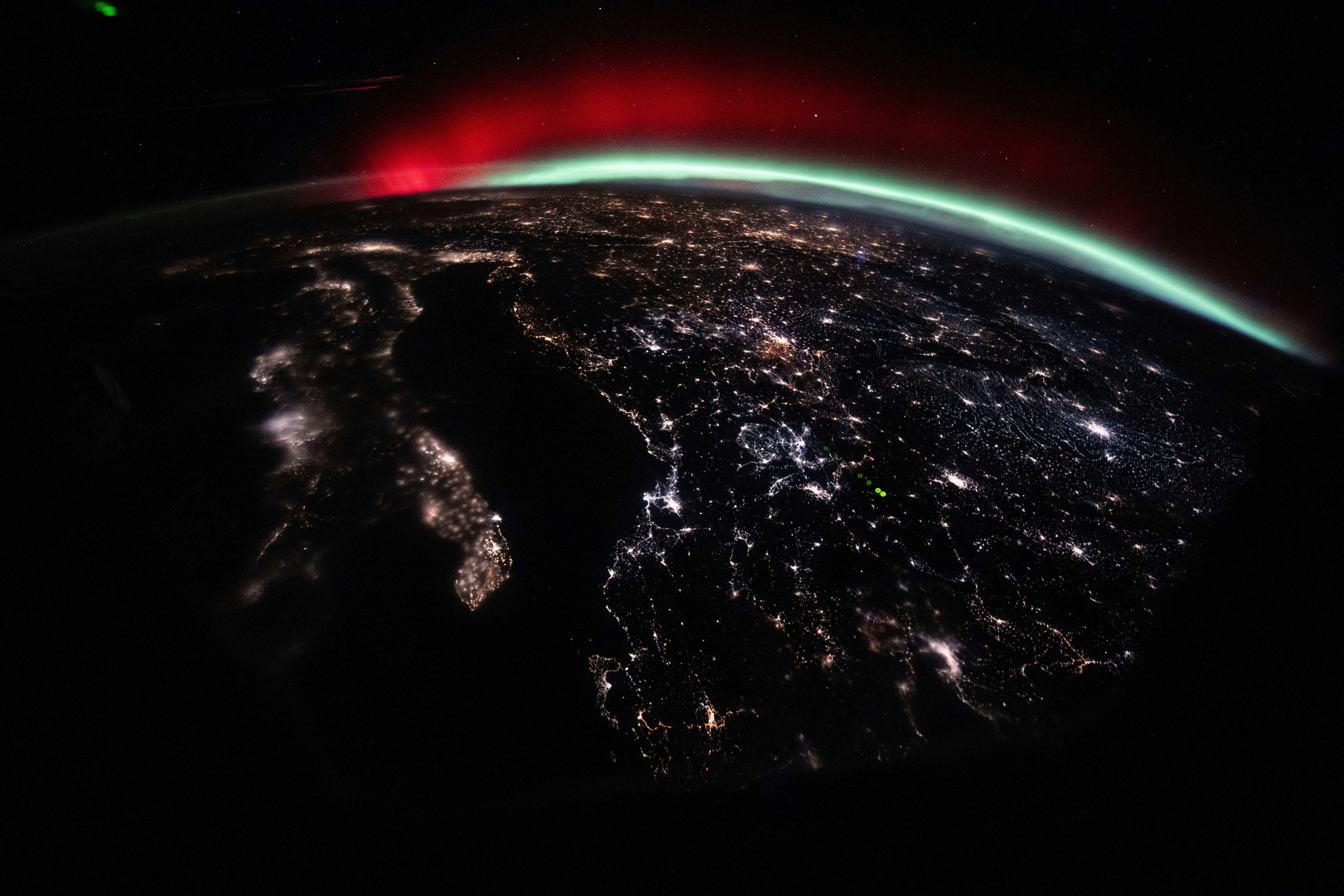 RÉVÉLATION CHOC : Le Ciel d'Europe S'embrase en 2026 – Ce que l'ISS nous Révèle Vraiment !