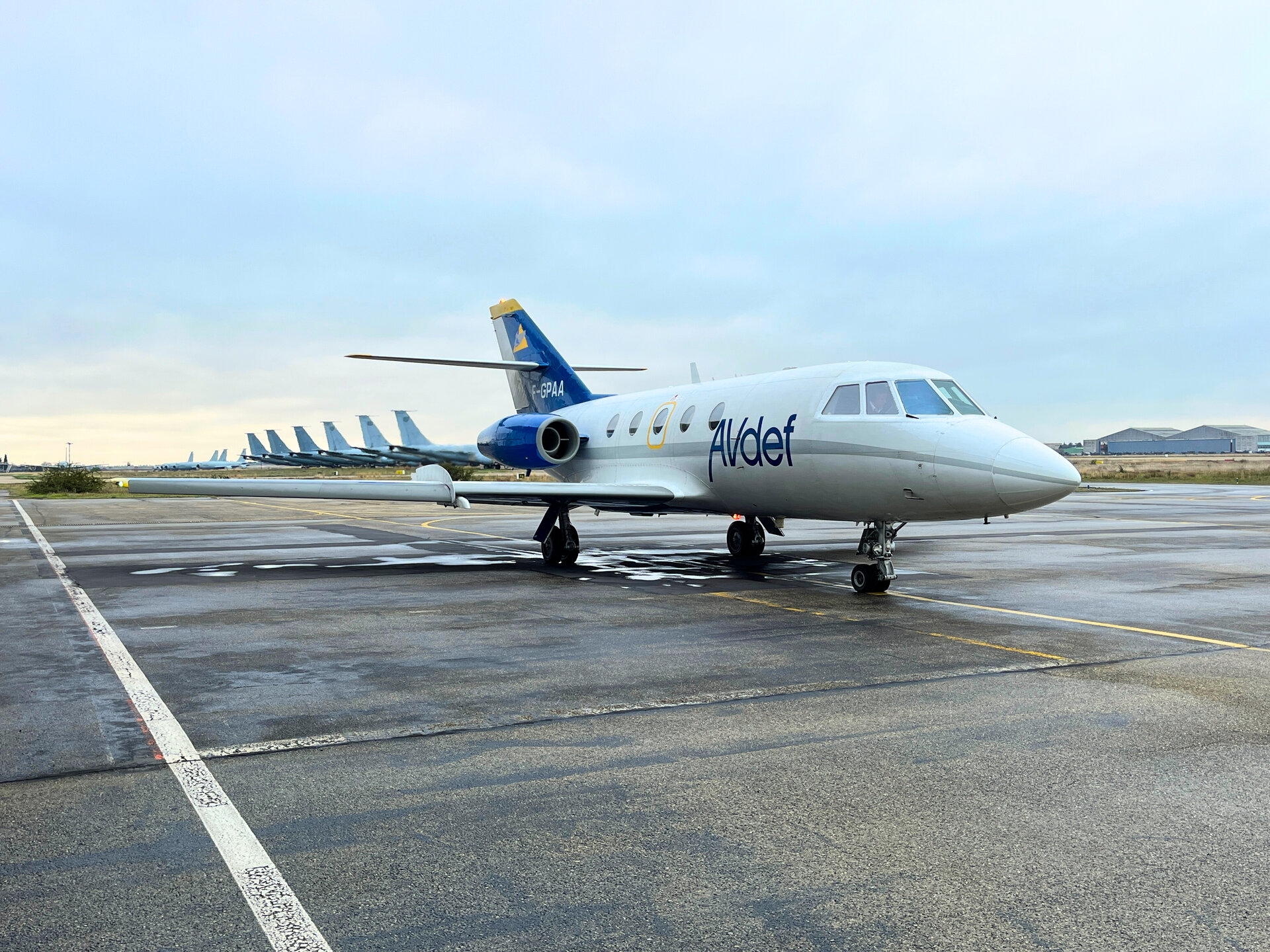 RÉVÉLATION CHOC : FINI LE Wi-Fi lent en avion ! L'Europe vient de changer la donne pour TOUS vos voyages !