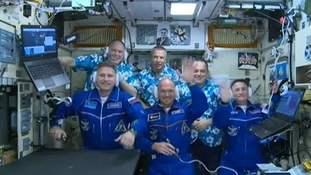 INCROYABLE ! Sophie Adenot entre dans l'histoire : Les coulisses de l'amarrage de Crew-12 et ce qui vous attend !