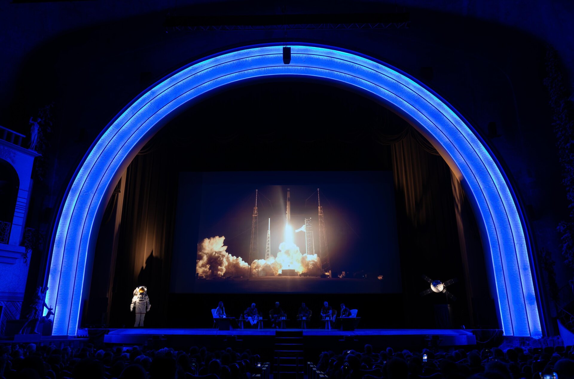 RÉVÉLATION CHOC : Le Grand Rex transformé pour le lancement d'une astronaute française qui va marquer l'histoire !