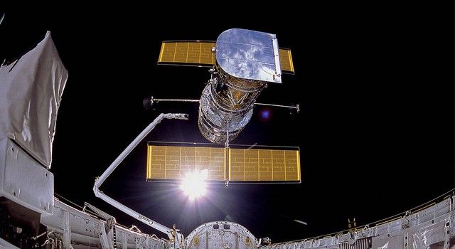 VOUS N'ALLEZ PAS EN CROIRE VOS YEUX : Comment Hubble a percé le voile de l'atmosphère pour changer à jamais notre vision du cosmos !