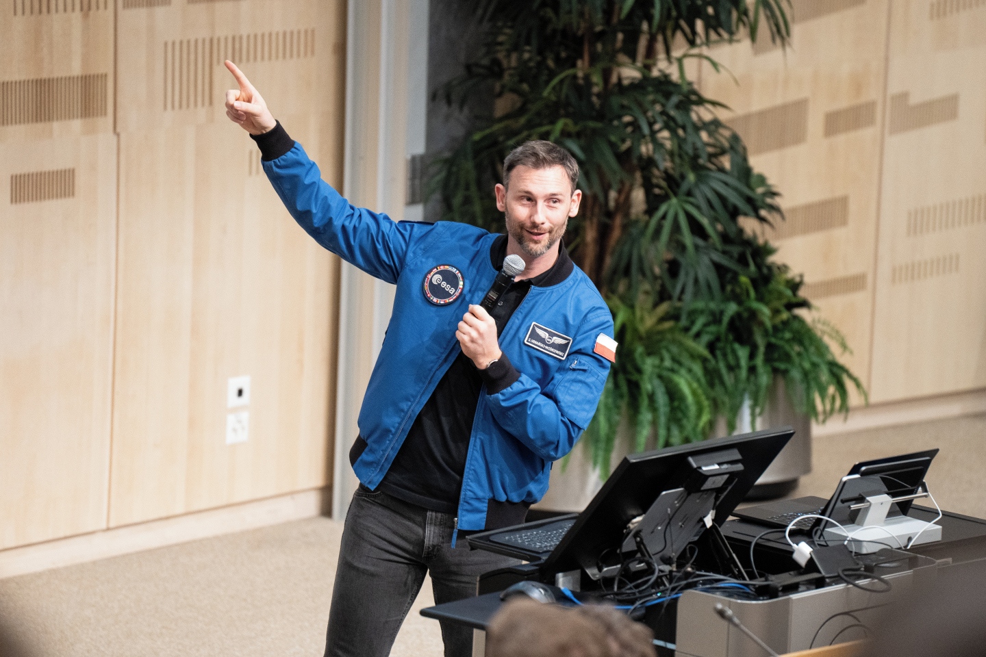 Watch ESA astronaut Sławosz’s talk at CERN