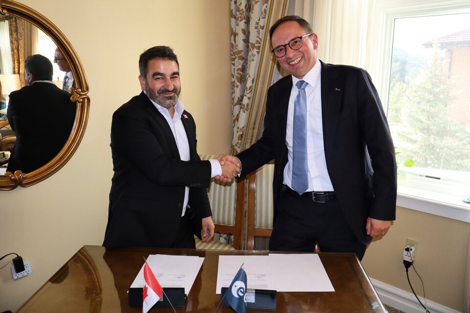 ESA begins next phase of 'fibre in the sky' optical communications project with Canada