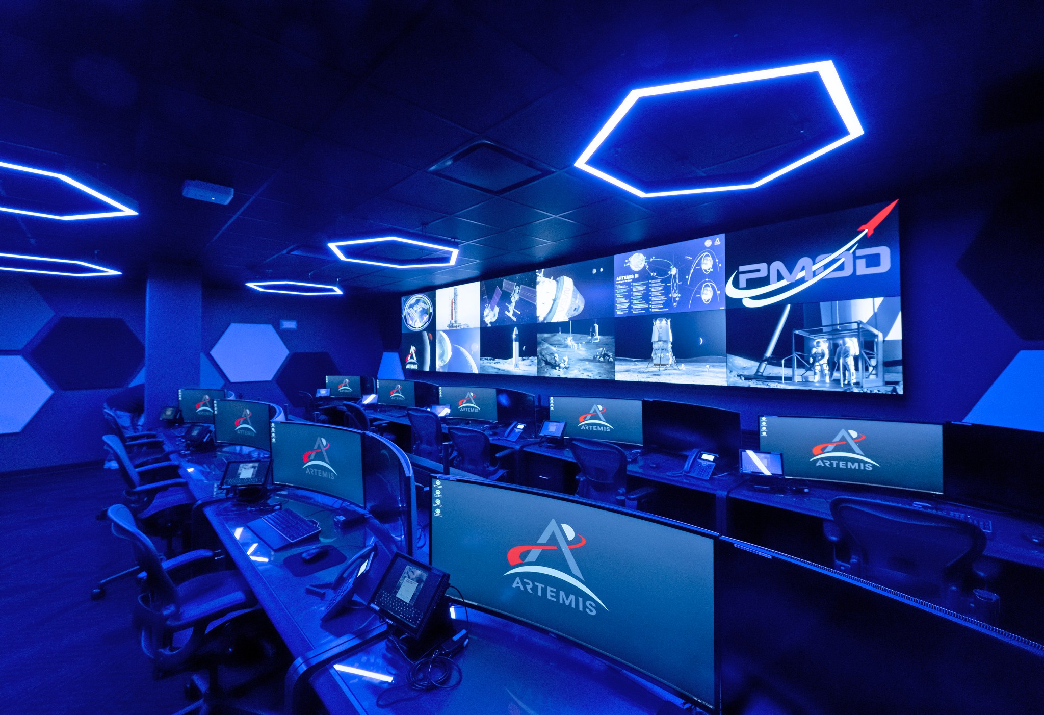Twin NASA Control Rooms Support Artemis Safety, Success